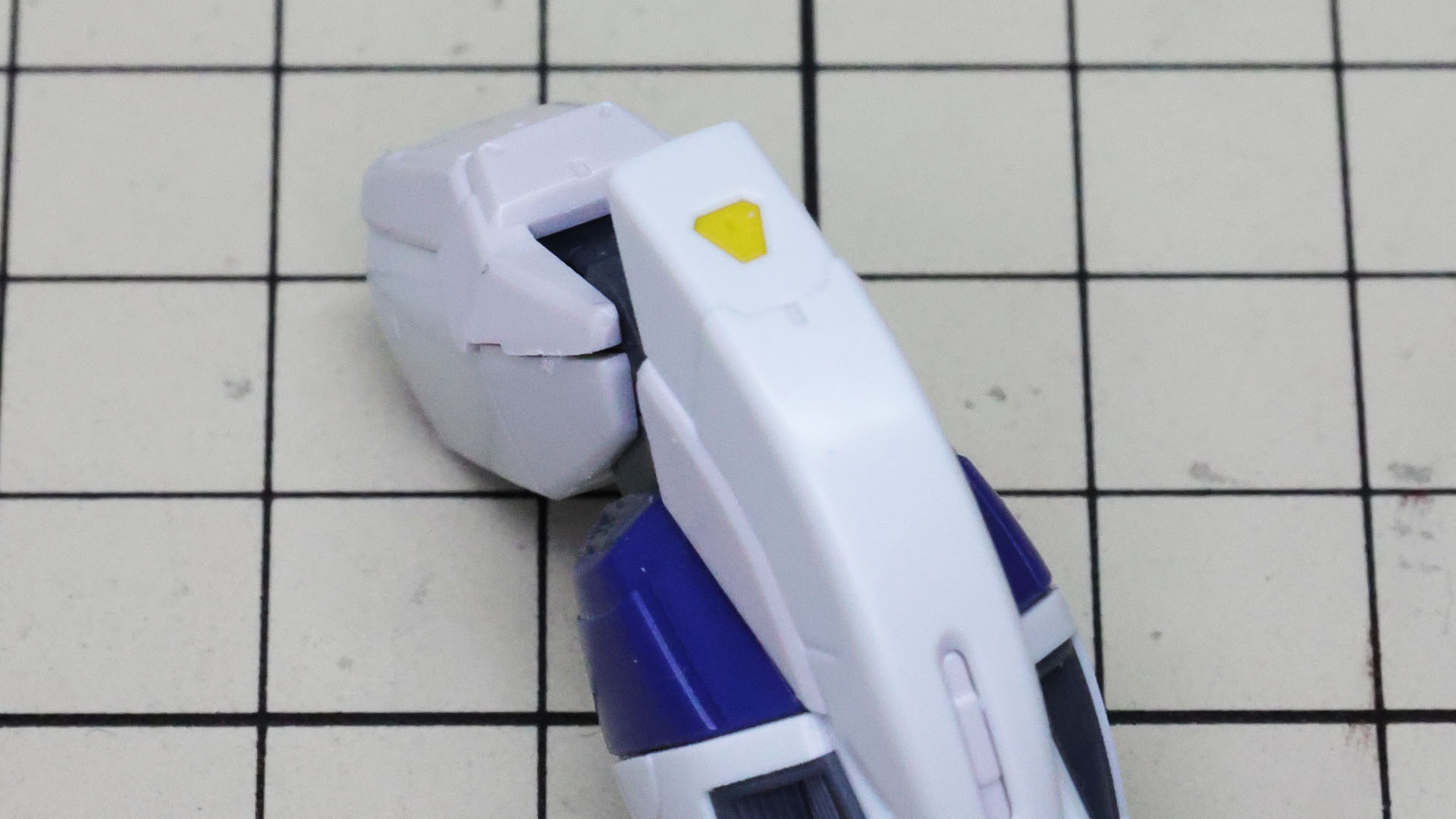 ソールは細かいパーツ分割でディテールと可動を実現します