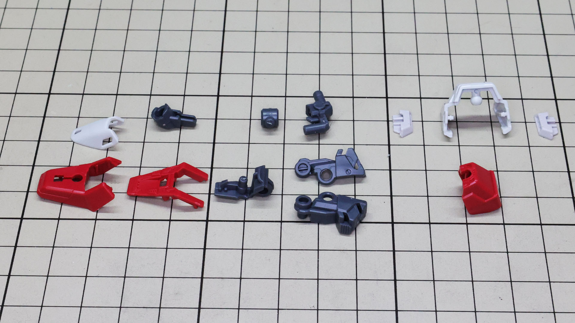 ソールは細かいパーツ分割でディテールと可動を実現します