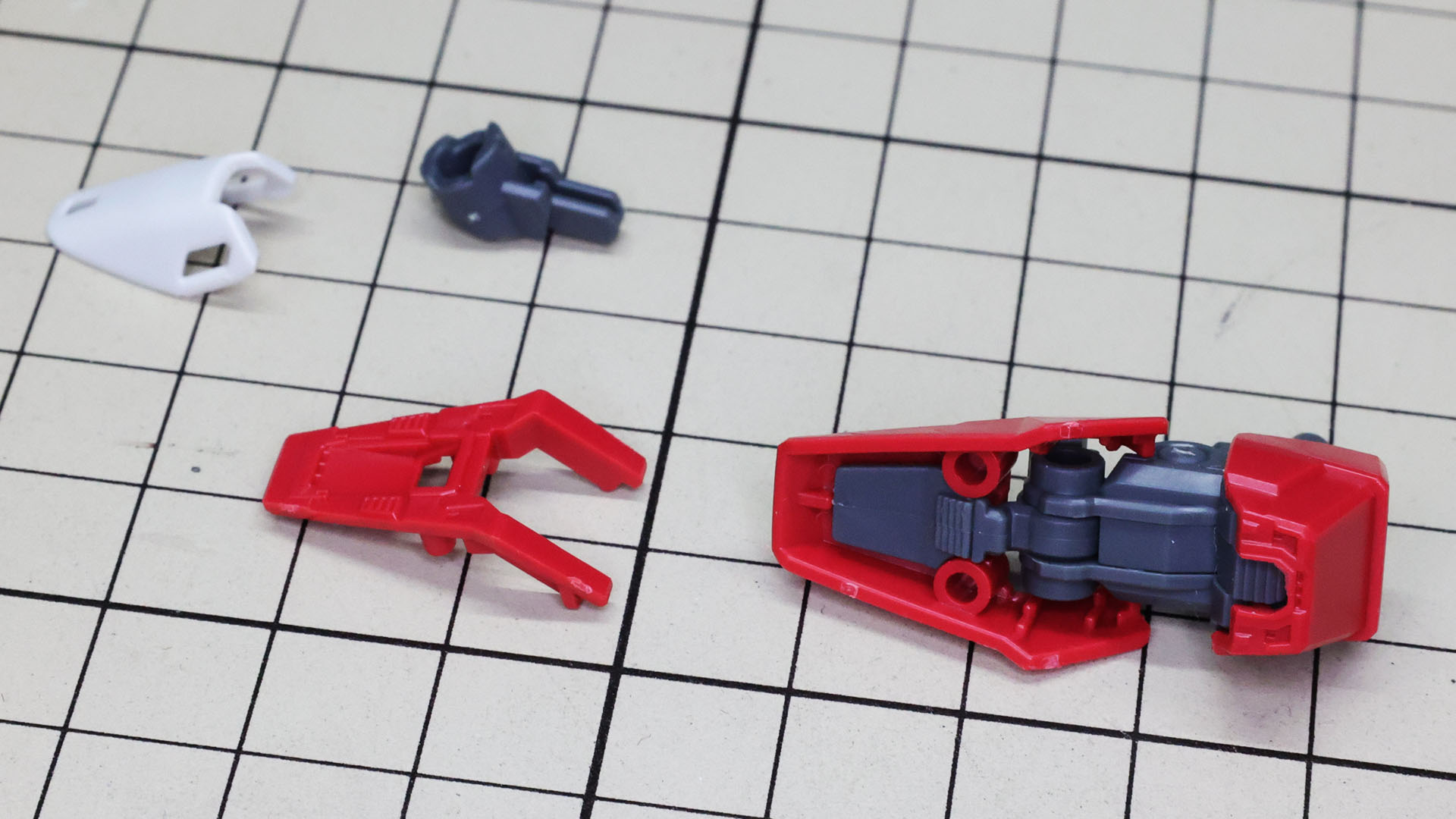 各装甲を組付けていきます。なるべく少ないパーツで実現するようになっています