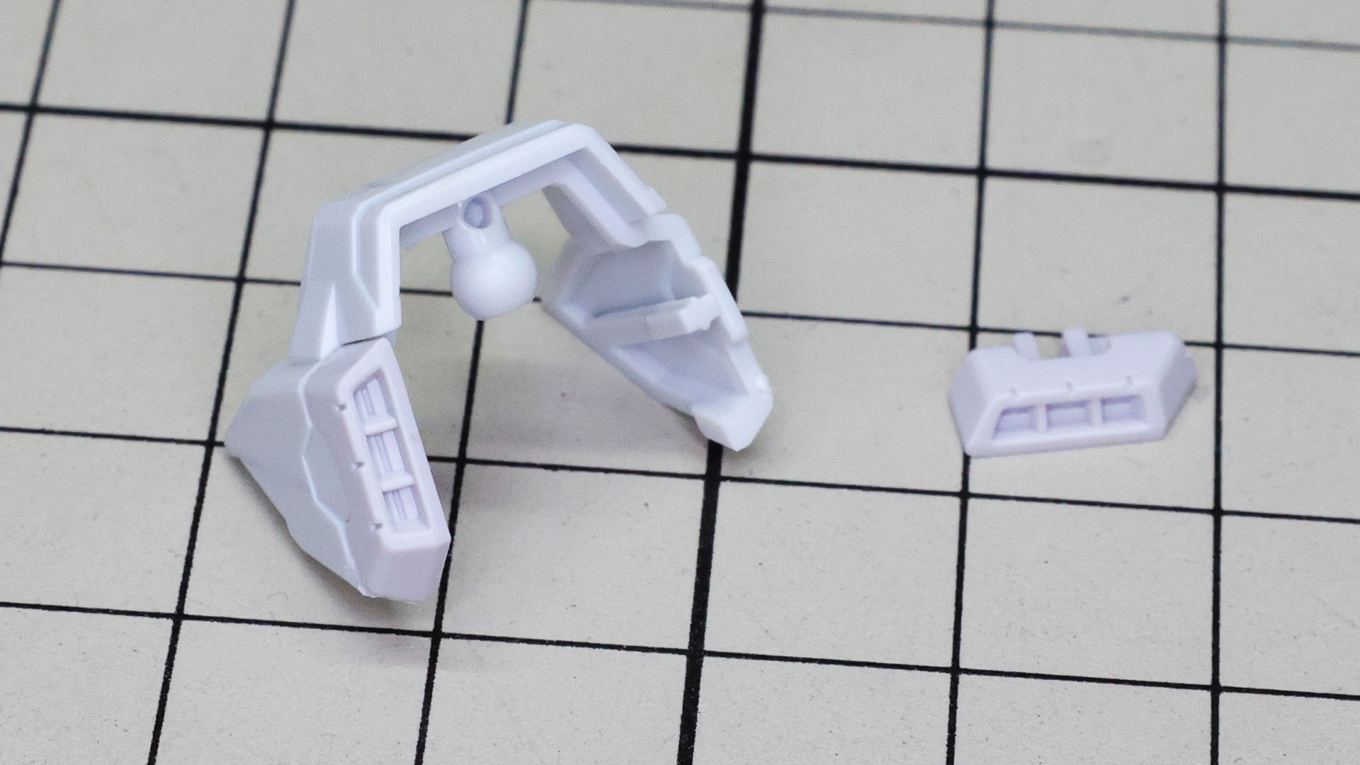 アンクルアーマーもカラー再現ができるパーツ構成になっています