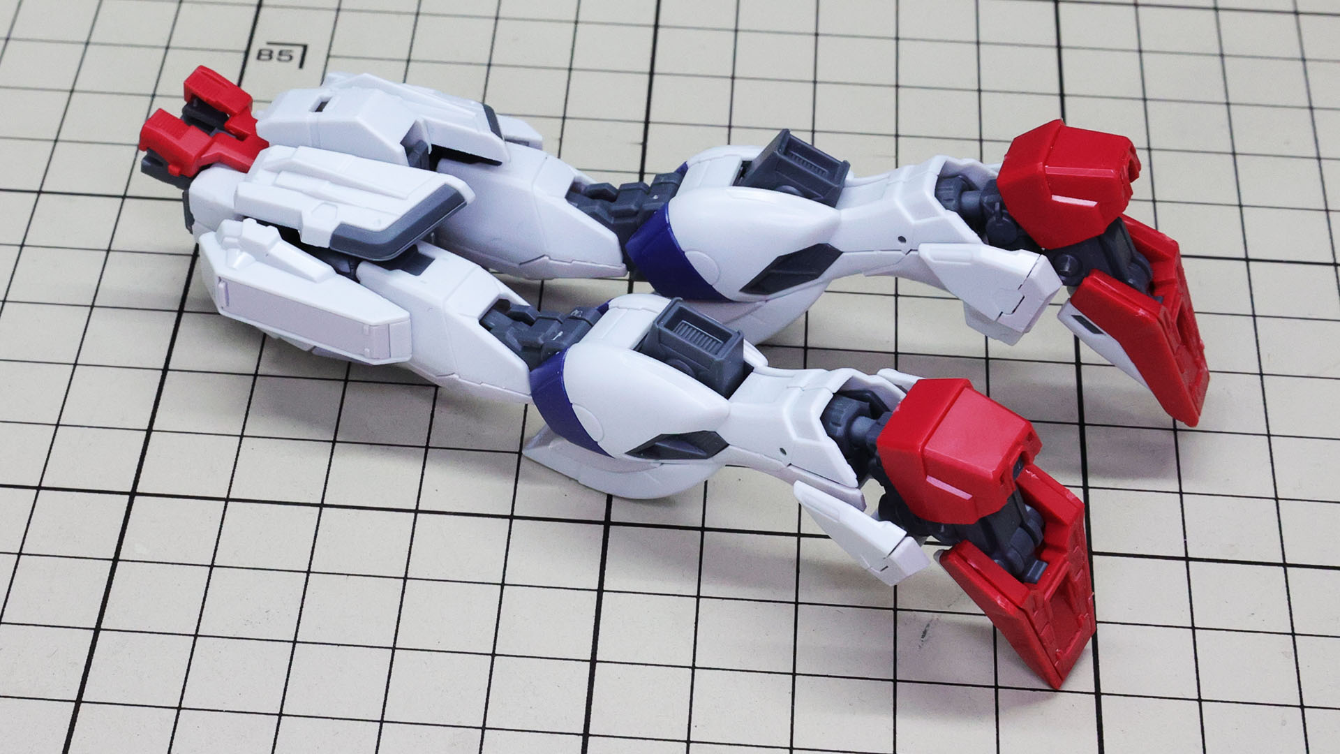 レッグフライヤーに変形！チェストフライヤー程の変形ではありませんが機構を持っています