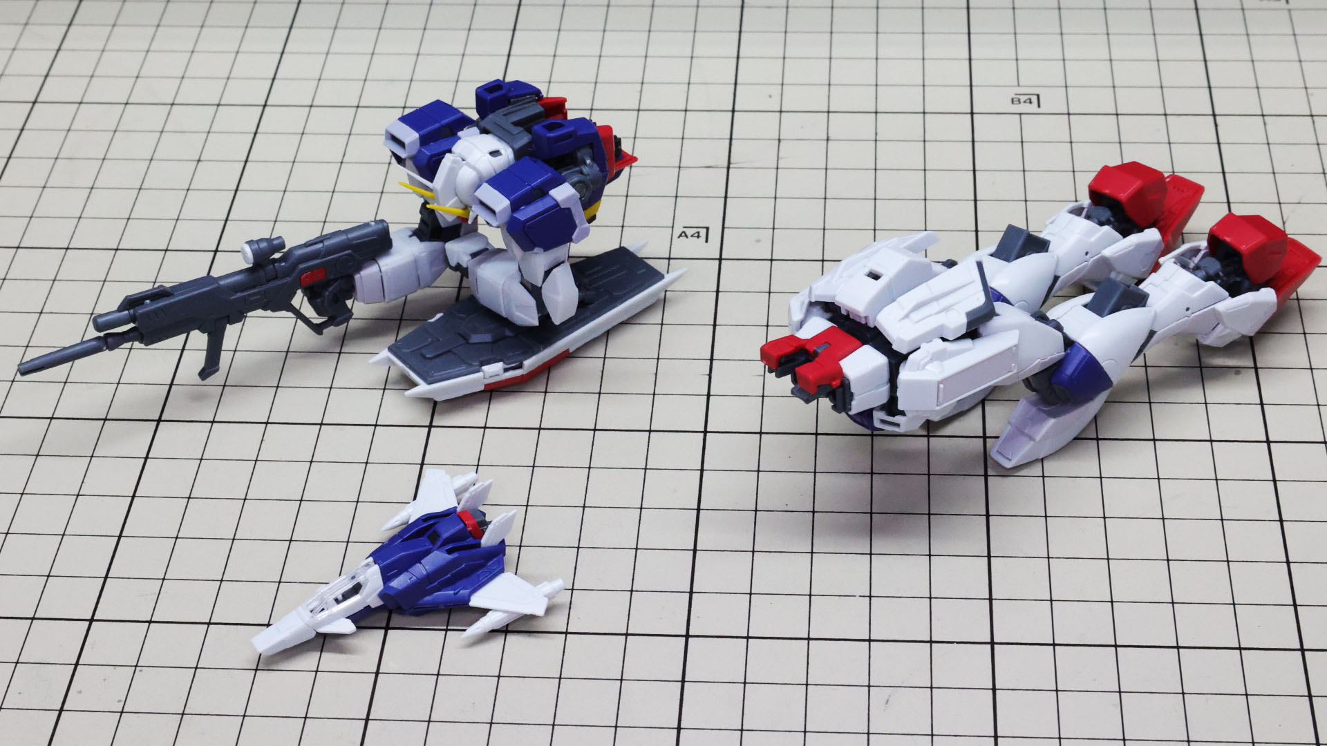 ここでドッキング前の飛行モードの3機が並ぶ！