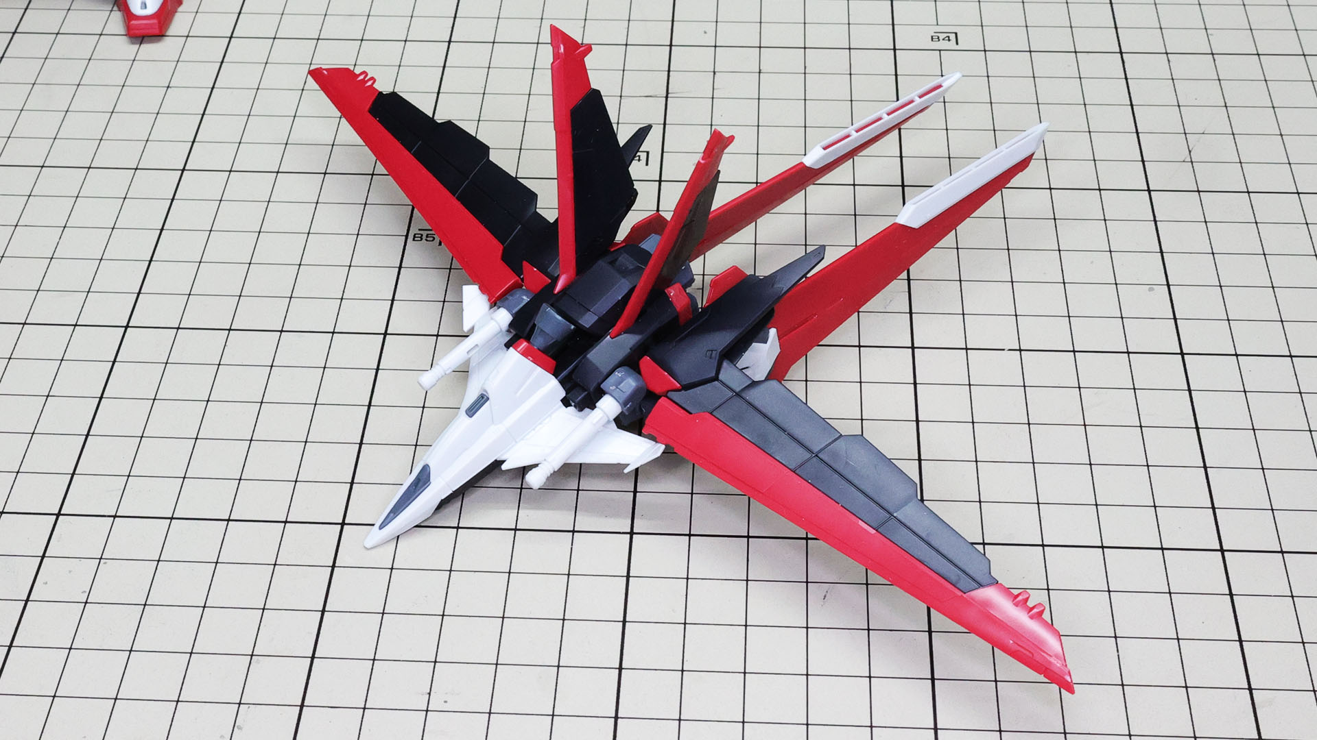 全て組んで見ると結構なウイングの大きさが伝わってきます