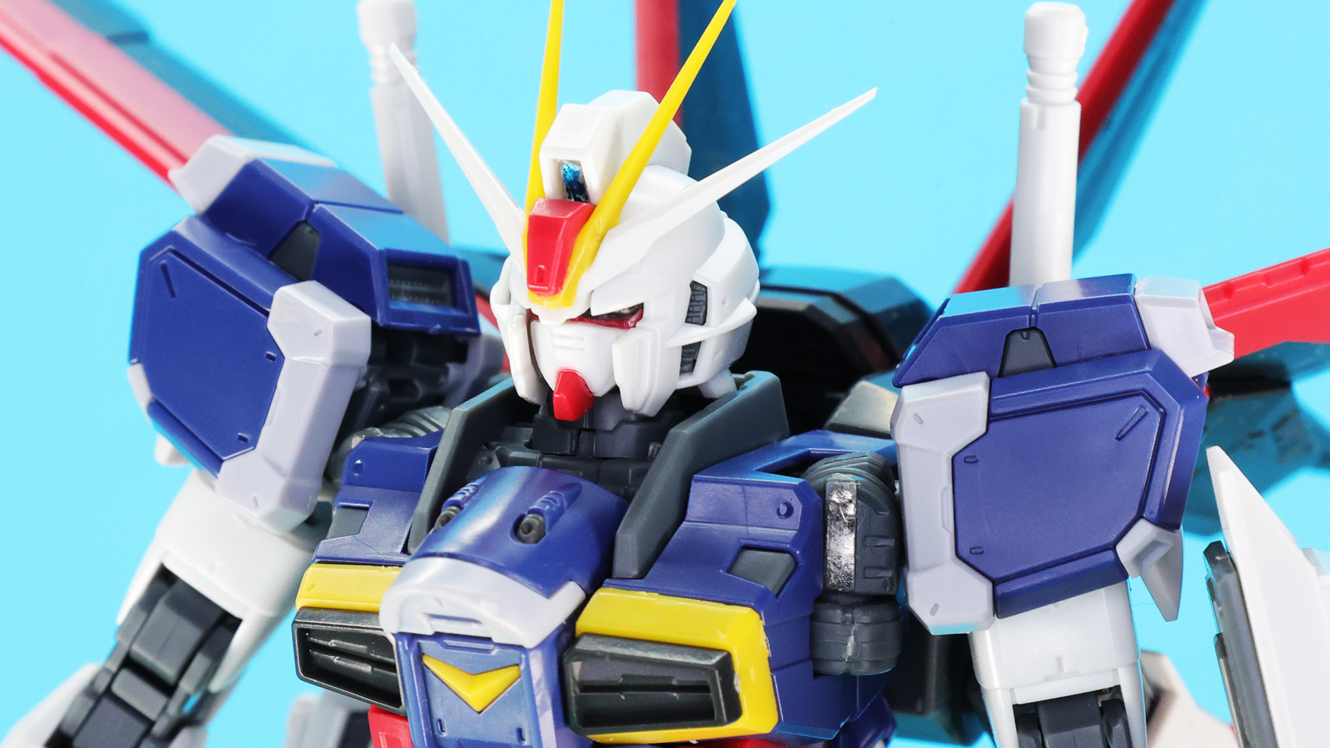 各部が細かいカラー分けされているのもRGシリーズの特徴です