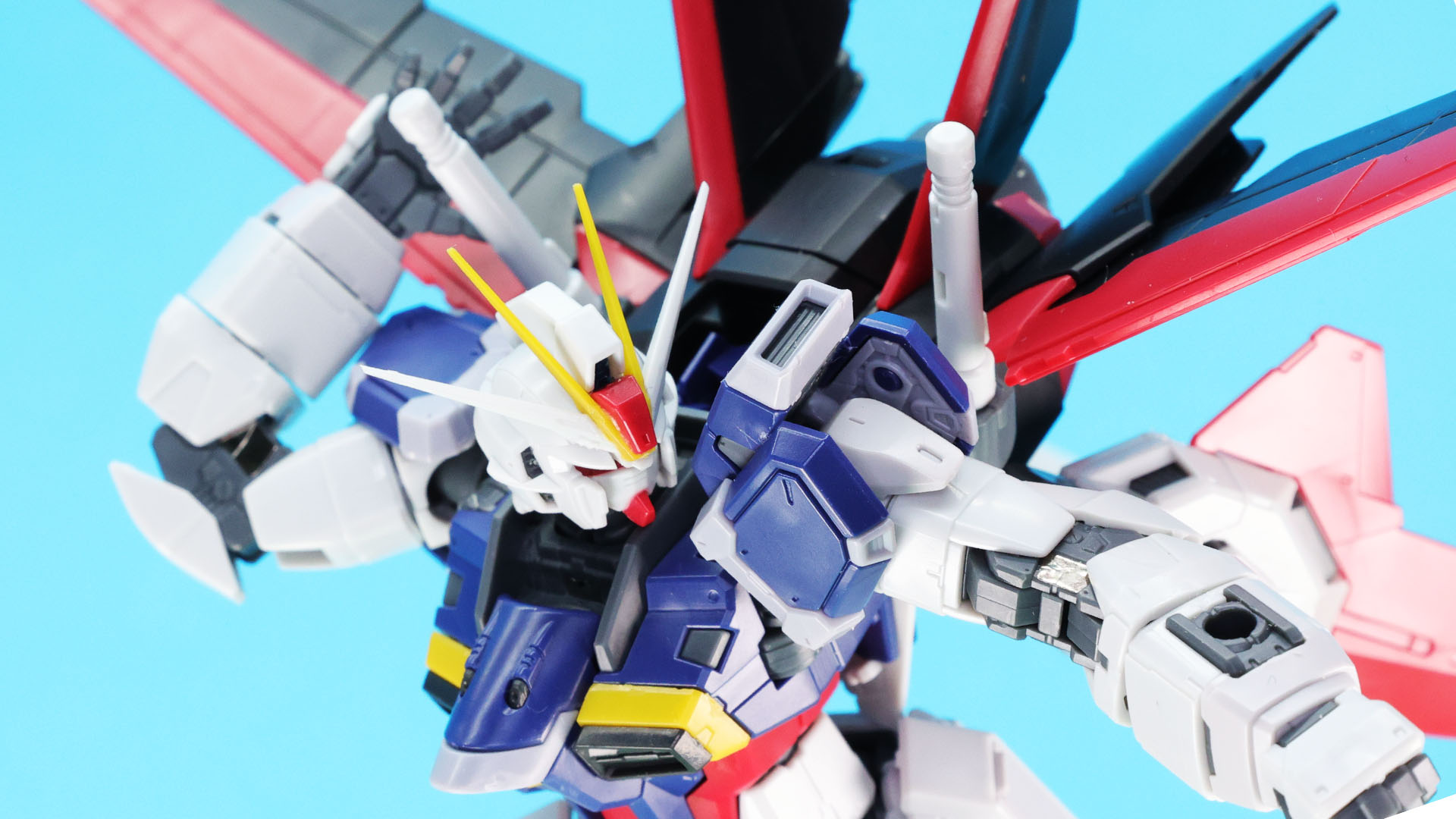 フォースシルエットには2本のヴァジュラビームサーベルを装備しています