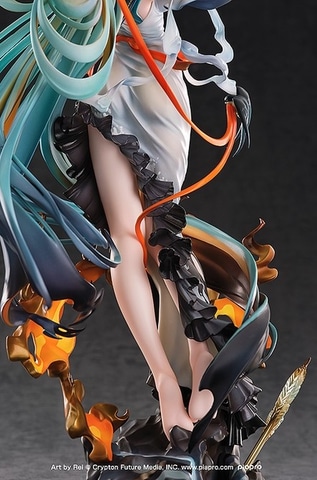 まるで水墨画のような琵琶を持った初音ミクのフィギュア「初音