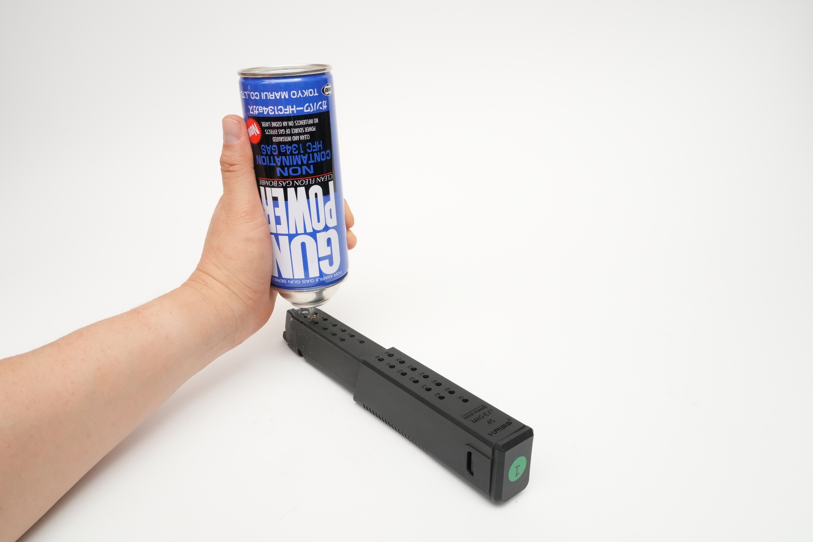 複数の「NEWガンパワーHFC134aガス（400g）」を試してみたが、ガス洩れが発生した。なんらかの相性問題がある可能性が高い