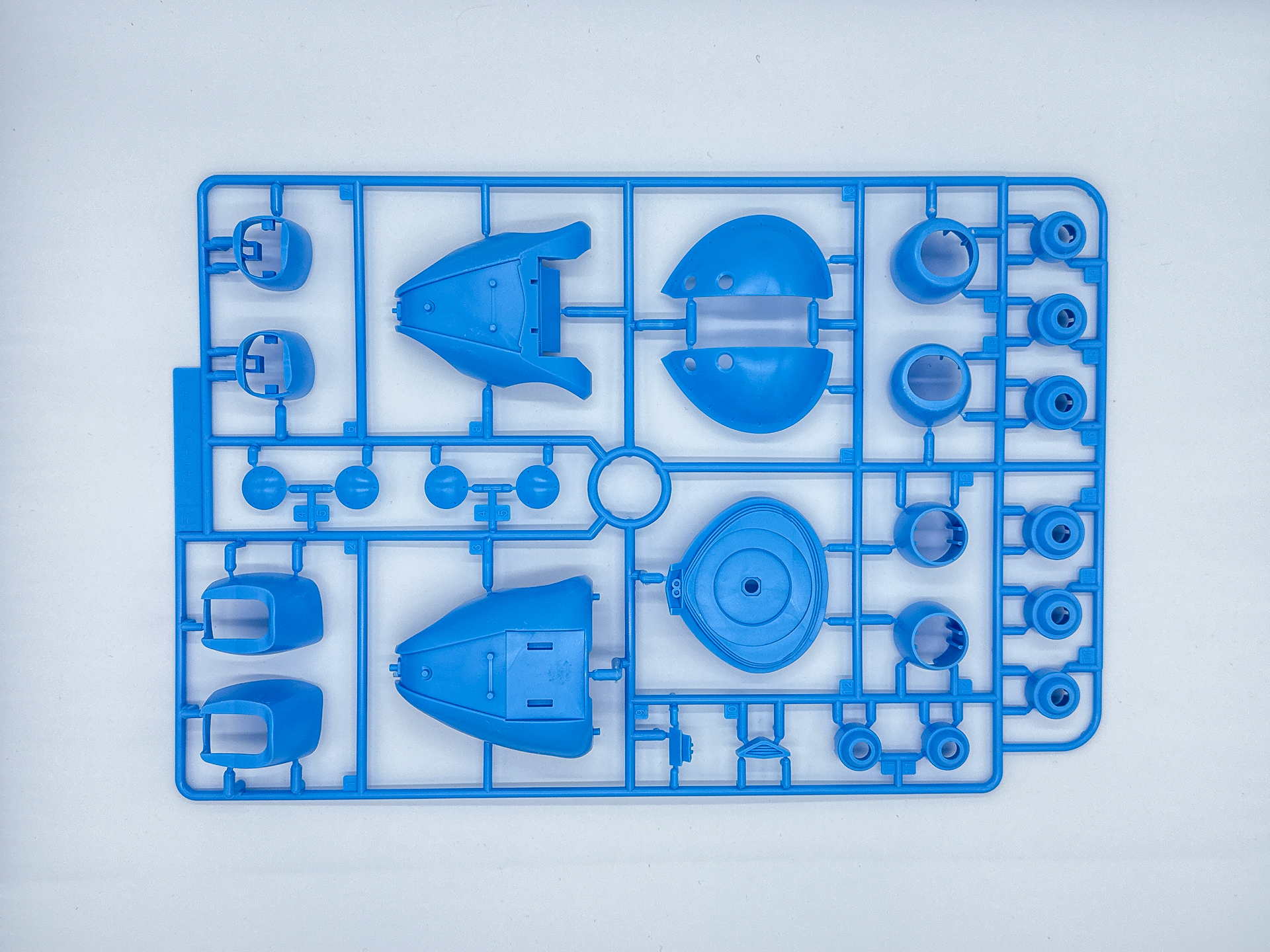 「HG 1/144 ベアッガイオハナ & アロハロ セット」を構成するランナー。グリーンのランナーはビームサーベルエフェクトと同じ軟質のPS樹脂にて成型されています。このほかに関節ジョイントの半透明ランナーが2枚付属します。