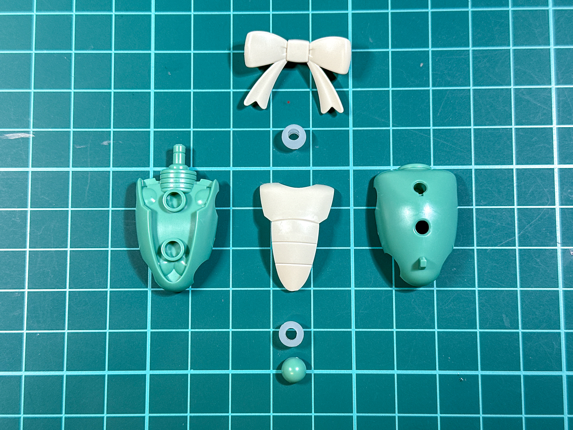 プチッガイの胴体部は7パーツにて構成されています。