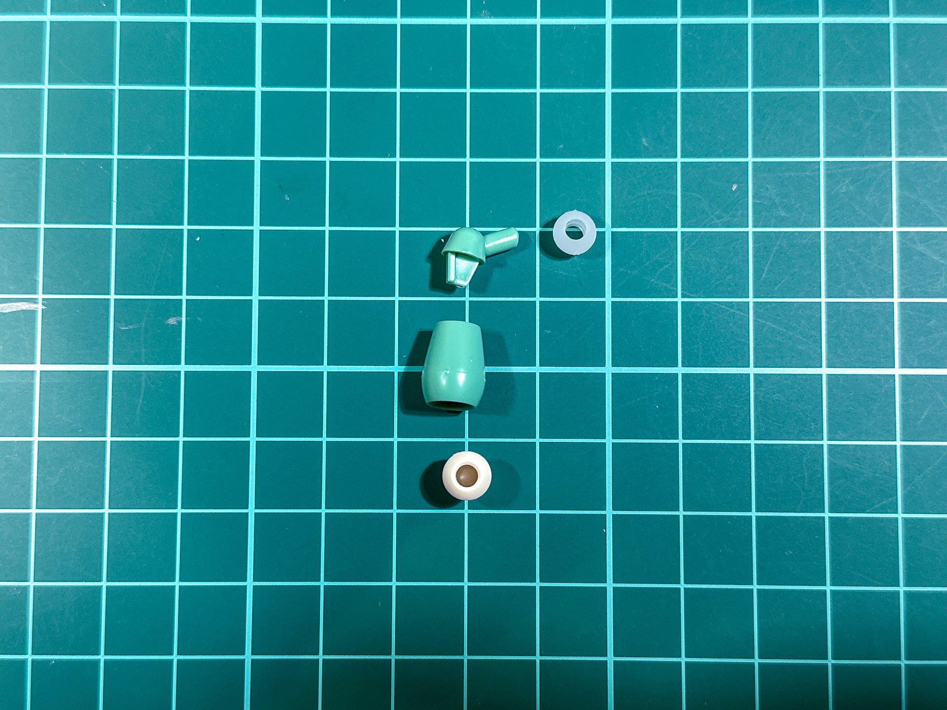 プチッガイの腕部は4パーツにて構成されています。