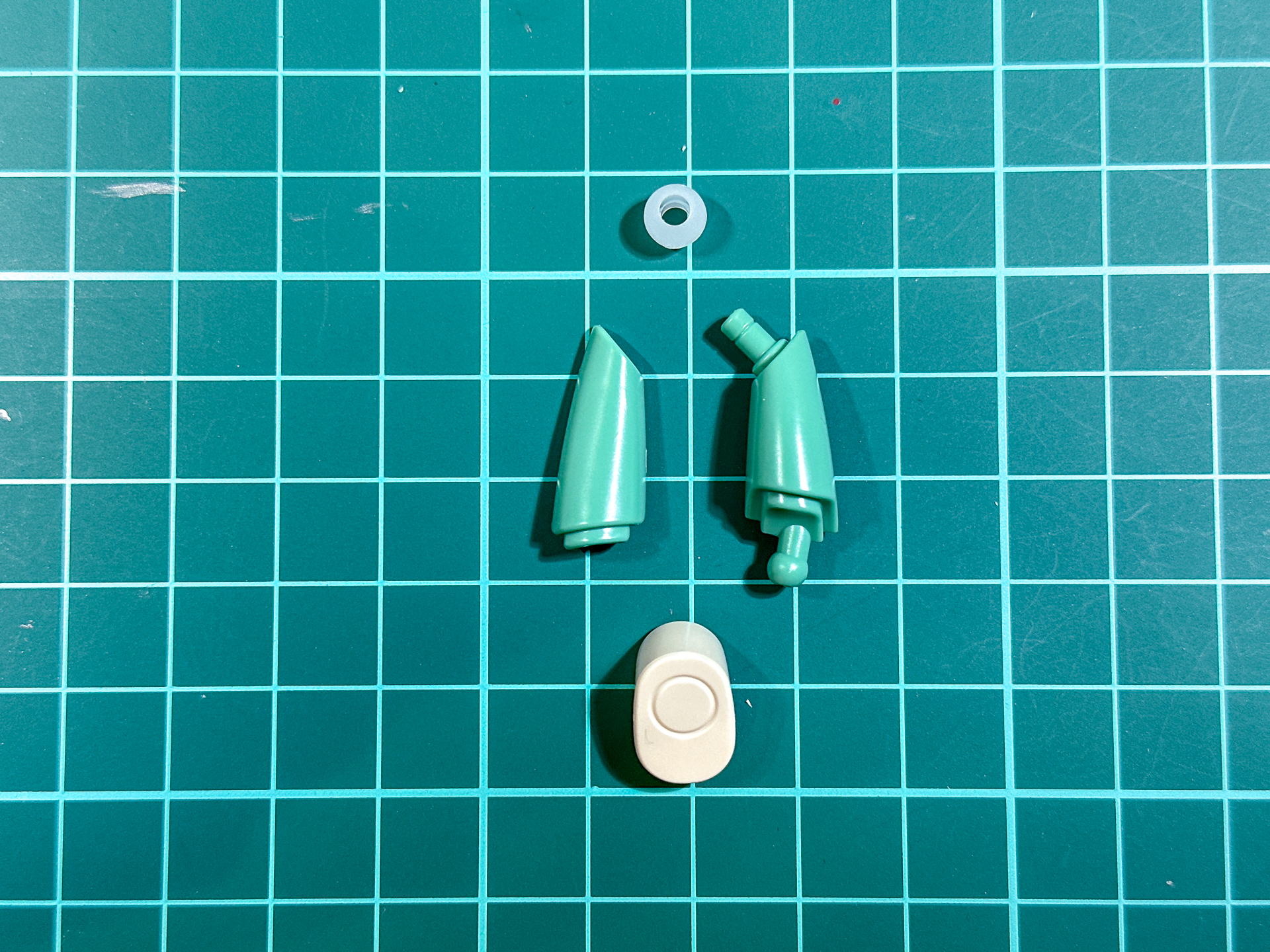 プチッガイの脚部パーツは4パーツにて構成されています。