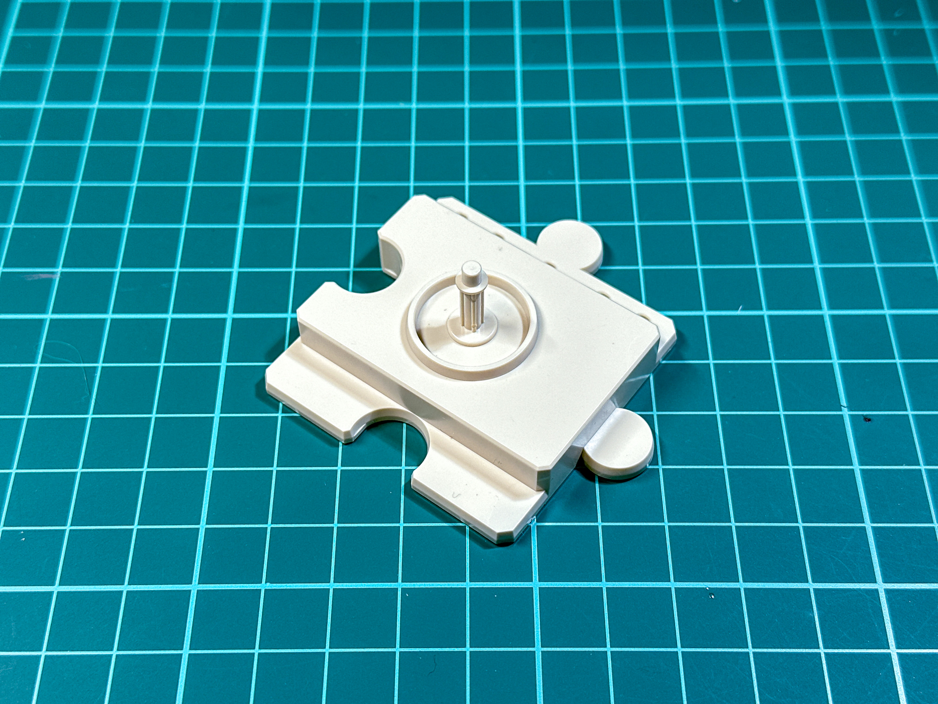 アロハロの専用スタンド。プチッガイのスタンドと連結させることも可能です。