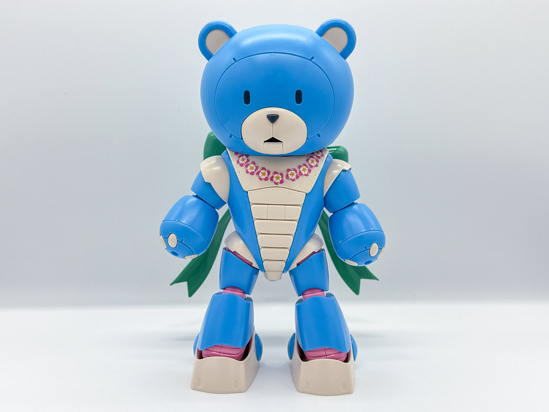 格好いい機体が多いガンプラですが、こちらはかわいさを持った機体に仕上がっています。