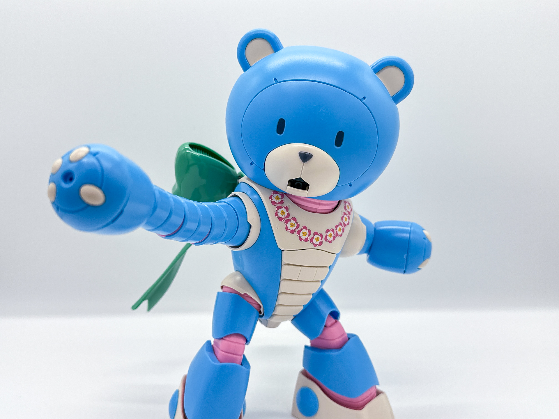 アッガイと同様に腕を伸縮させることが可能です。