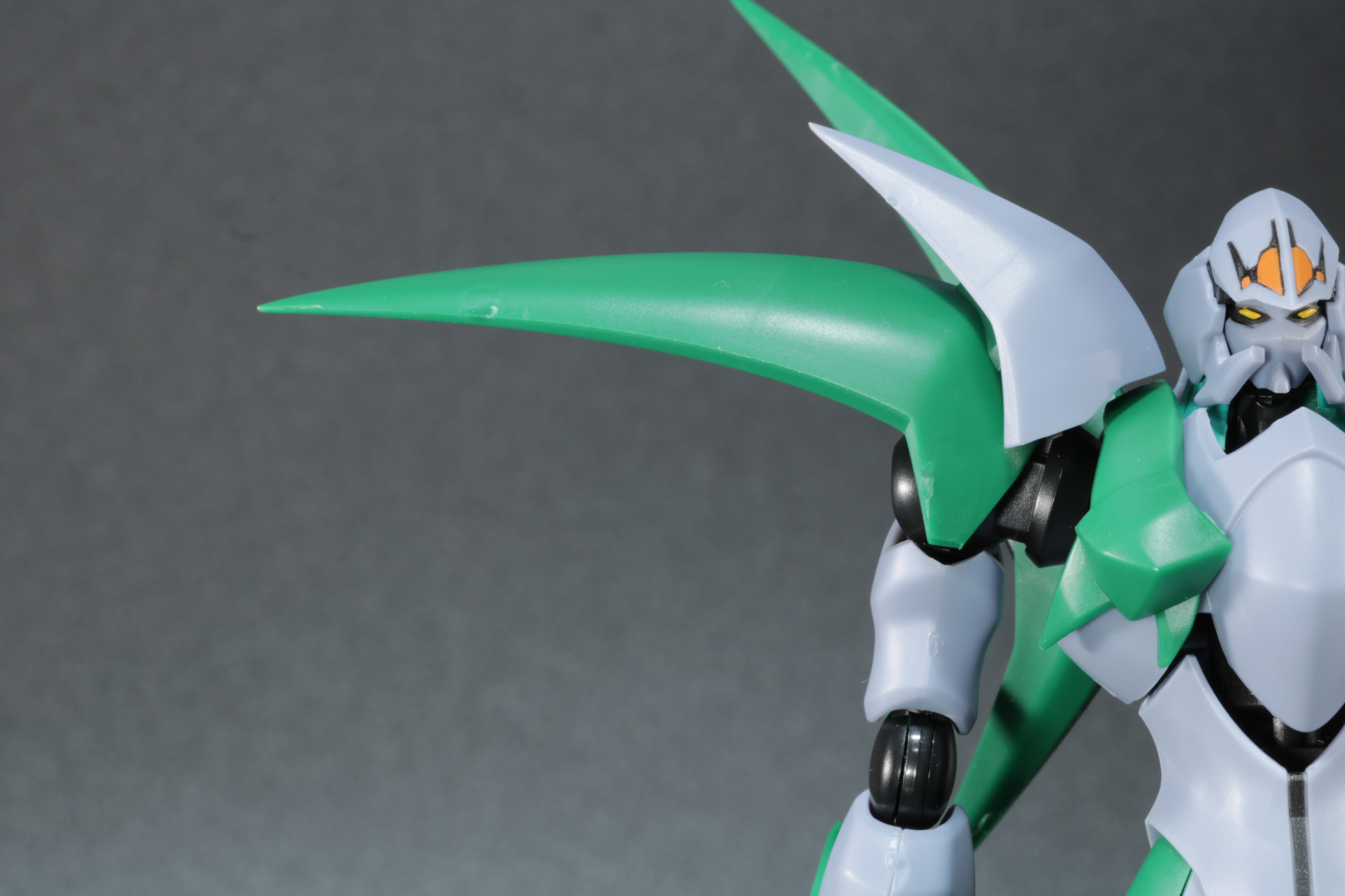 肩アーマーにも可動があり、角度調整ができる