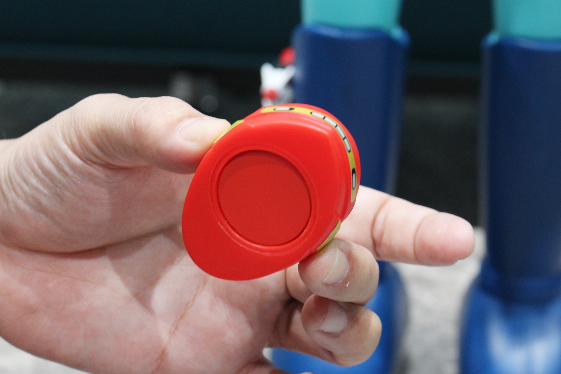 ホバーパイルダーは底面にマグネットを仕込むためにブロー成型品からソフビ製に変更となった