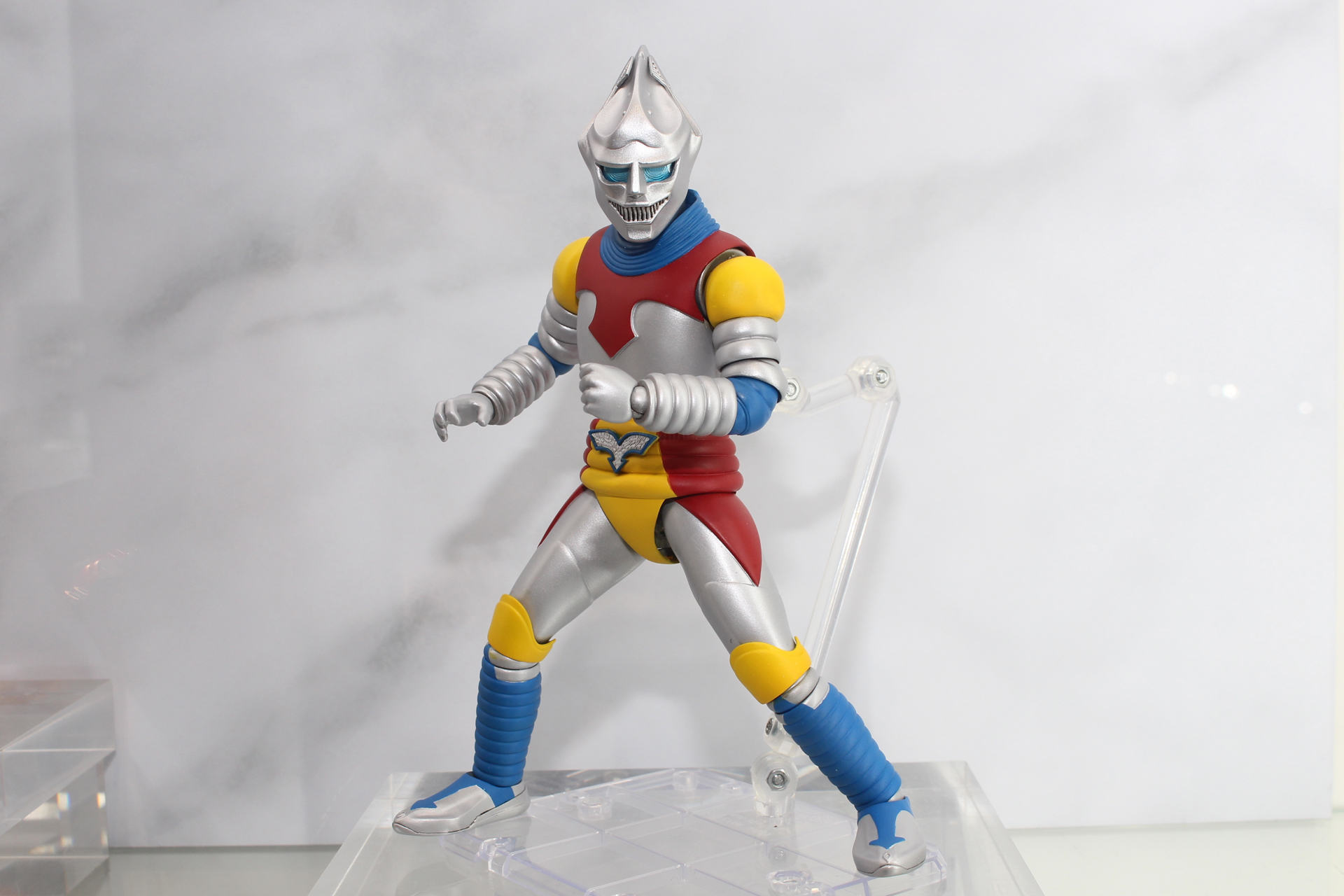 「S.H.MonsterArts ジェット・ジャガー（1973）」。6月発送予定。価格は11,000円。プレミアムバンダイ販売商品