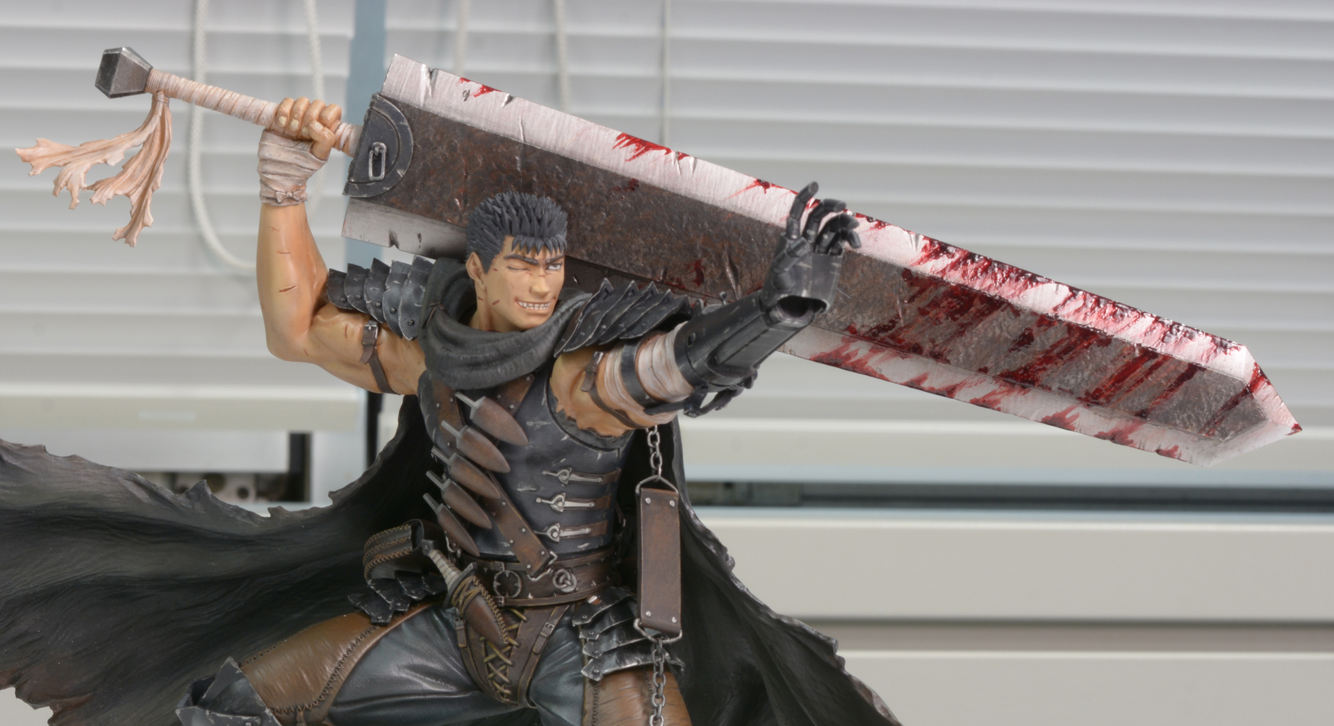 ガッツや、物語そのものを象徴する大剣ドラゴンころし