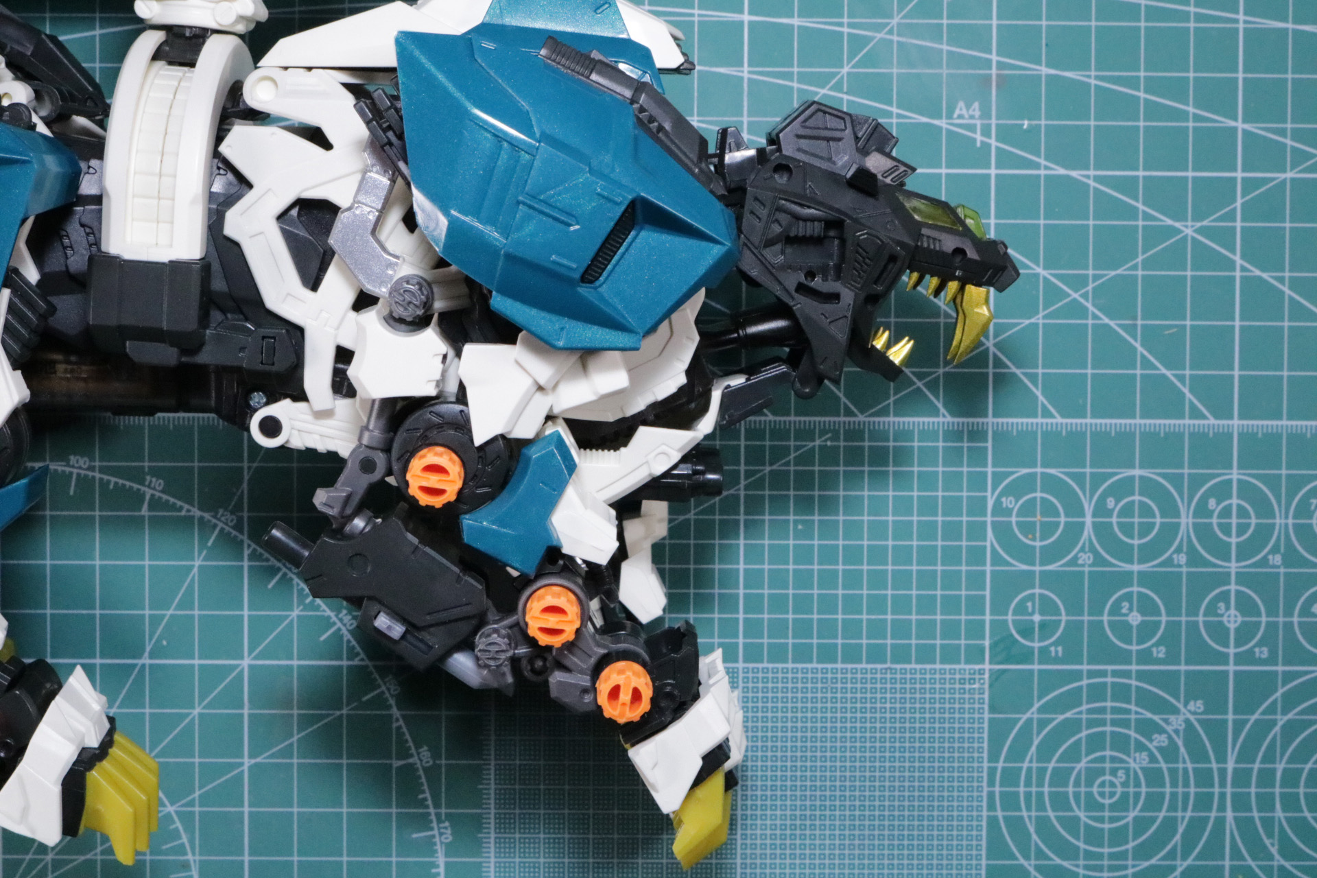 前脚アーマー