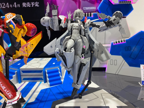 アオシマ、プラモデル「V.F.G. マクロスΔ」シリーズの新作を展示