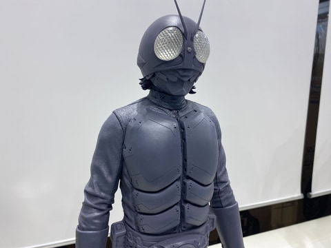 ワンフェス2024 新爺シンイェーイ 色っぽいアクション仮面 リアルヘッド 新品 シン・仮面ライダー」の仮面ライダーがソフビフィギュア化