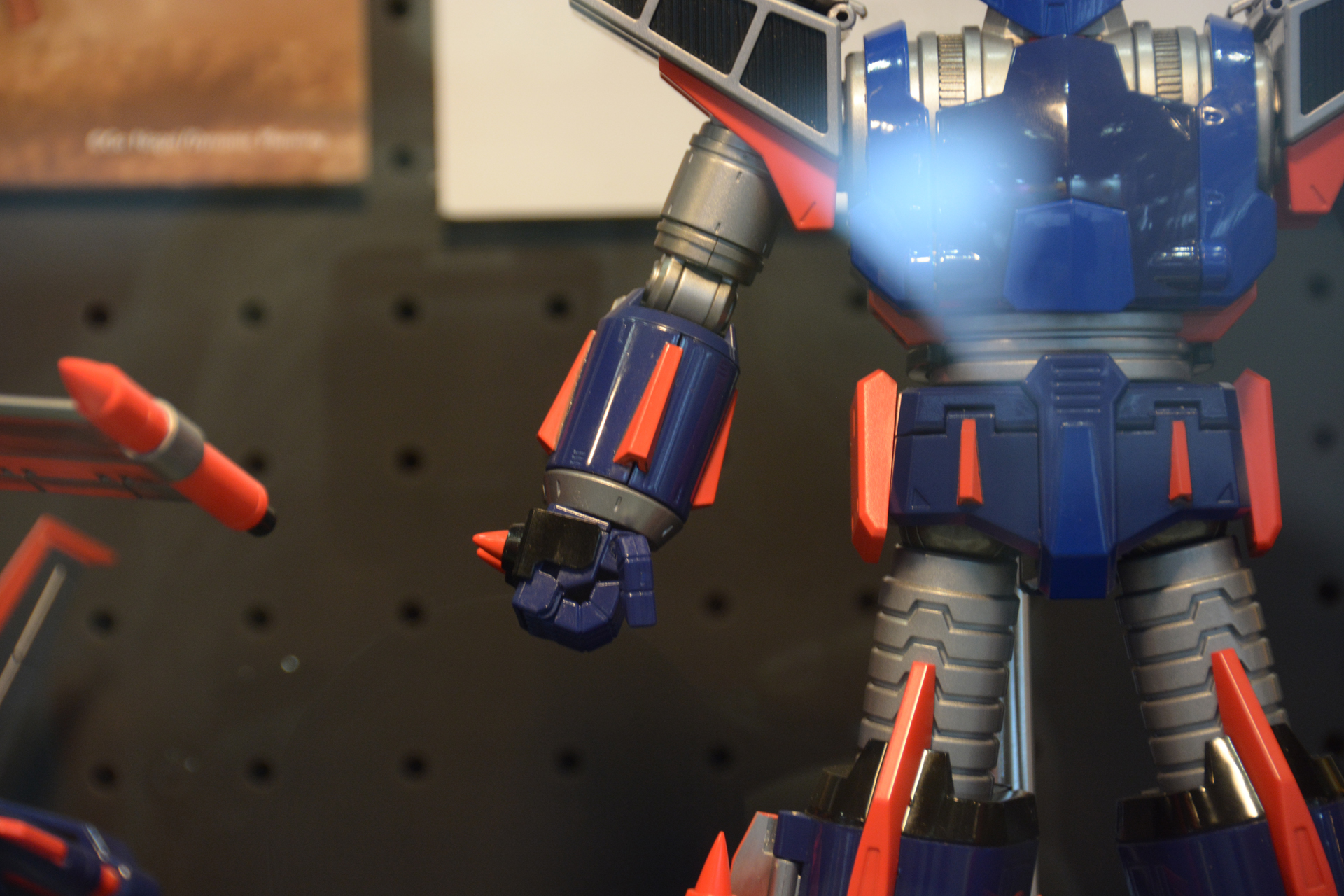 力強さを感じさせるロボット形態