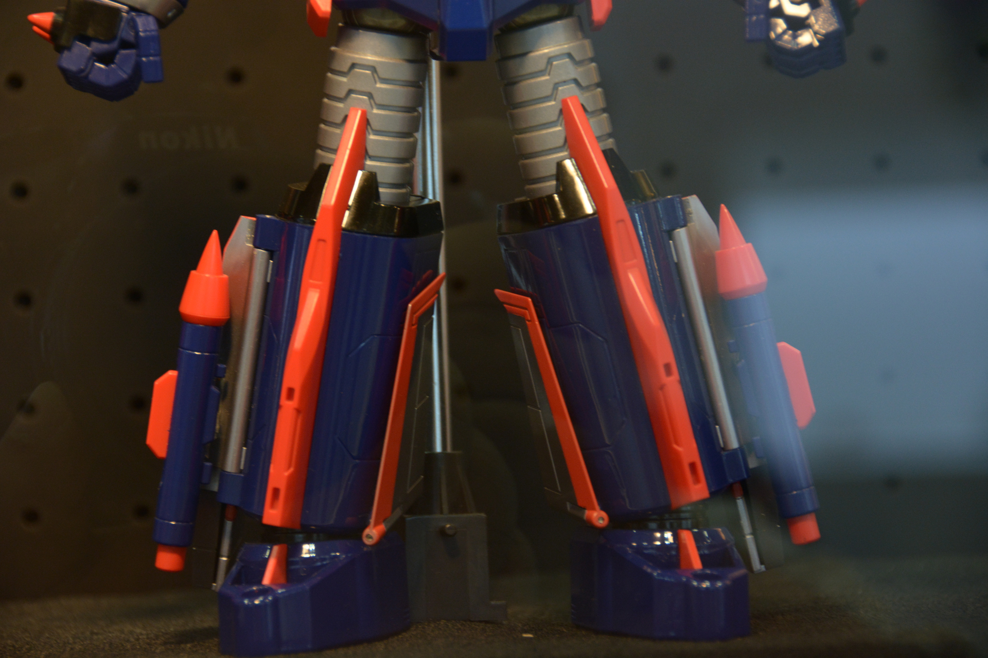 力強さを感じさせるロボット形態
