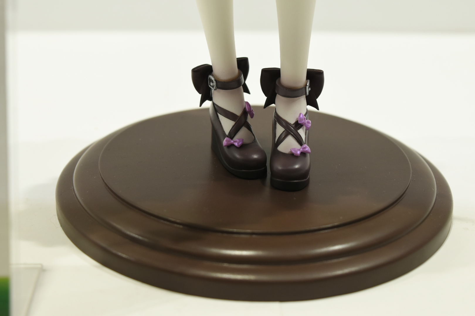 可愛らしいゴスロリ衣装に身を包む。熊のポーチが少々物騒な感じ