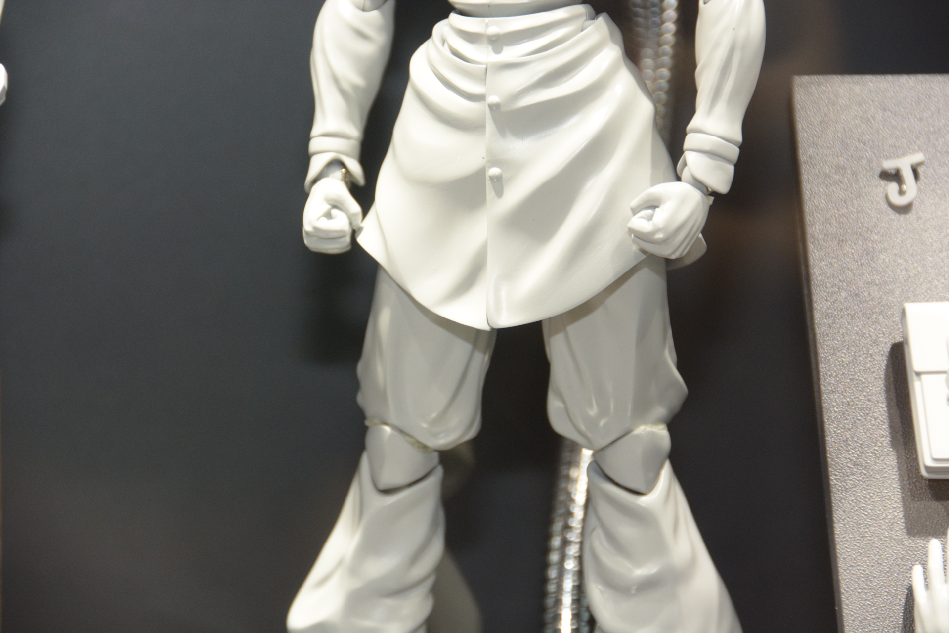 学生服姿をアクションフィギュアに