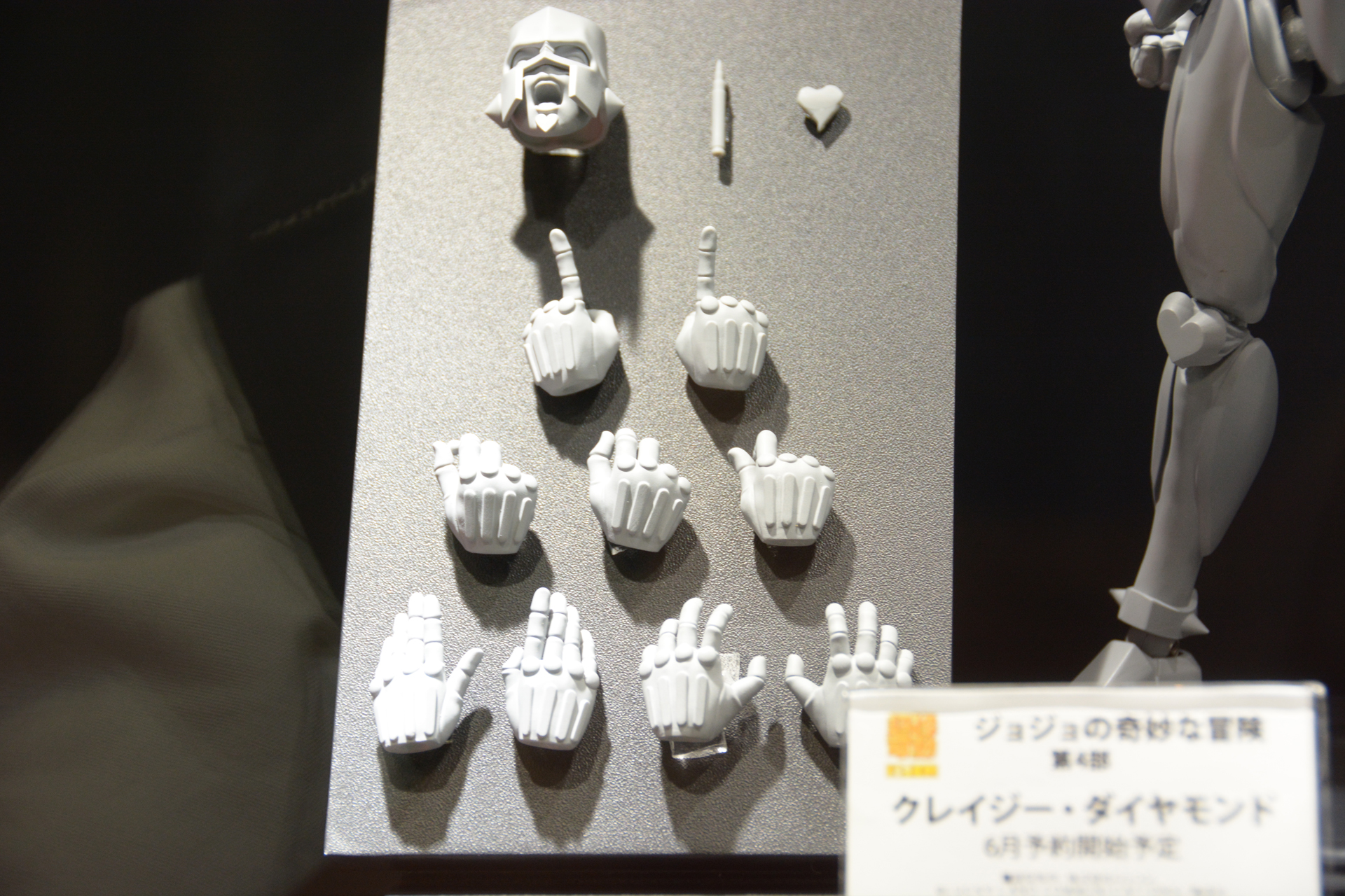 ユニークなデザインのスタンドを再現