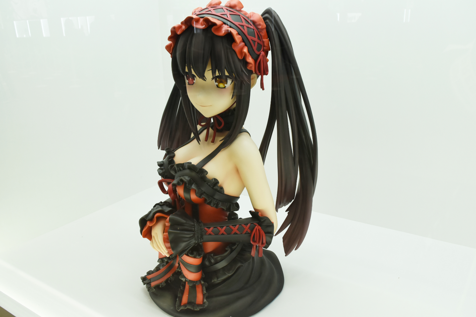 顔の造形はもちろんのこと、大きいだけあって衣装なども細部まで作り込まれている
