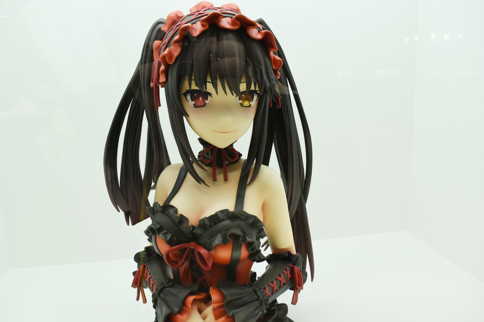 顔の造形はもちろんのこと、大きいだけあって衣装なども細部まで作り込まれている