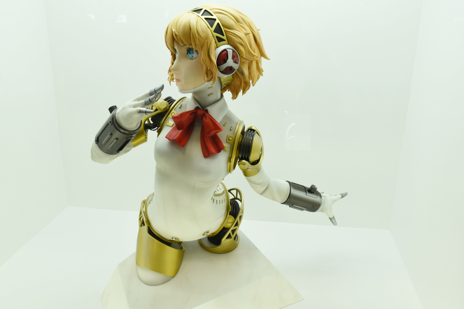 キャラクターデザインの副島氏のイラストを忠実に再現。関節の機械部分の表現もとてもリアル