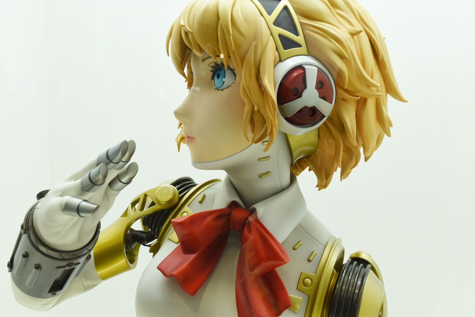 キャラクターデザインの副島氏のイラストを忠実に再現。関節の機械部分の表現もとてもリアル