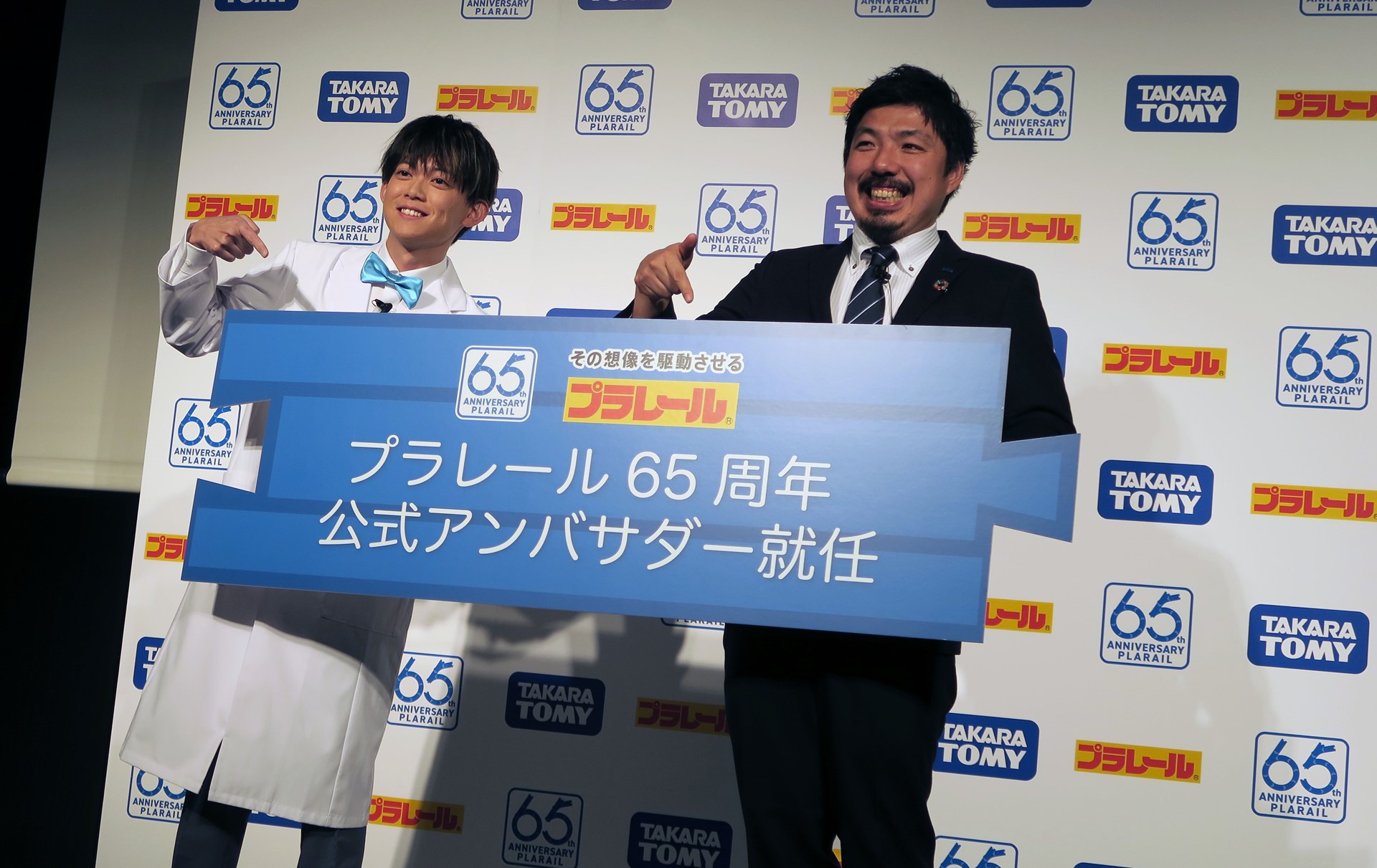 発表会では松丸亮吾さんのアンバサダー就任式や、E8系新幹線つばさの先頭車両の形を再現した大型ジオラマの除幕式も行われた