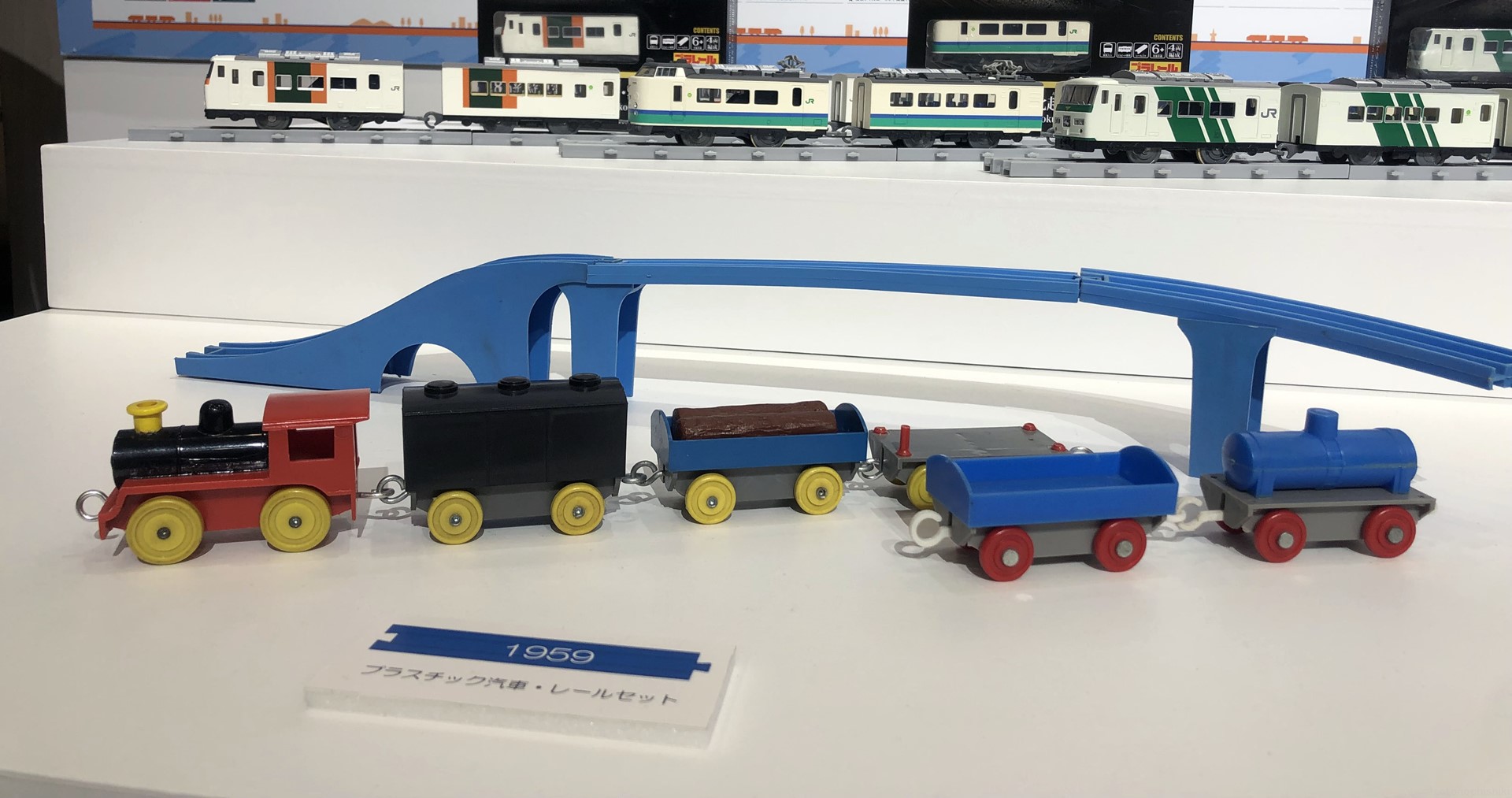 プラレールのルーツ「プラスチック汽車・レールセット」