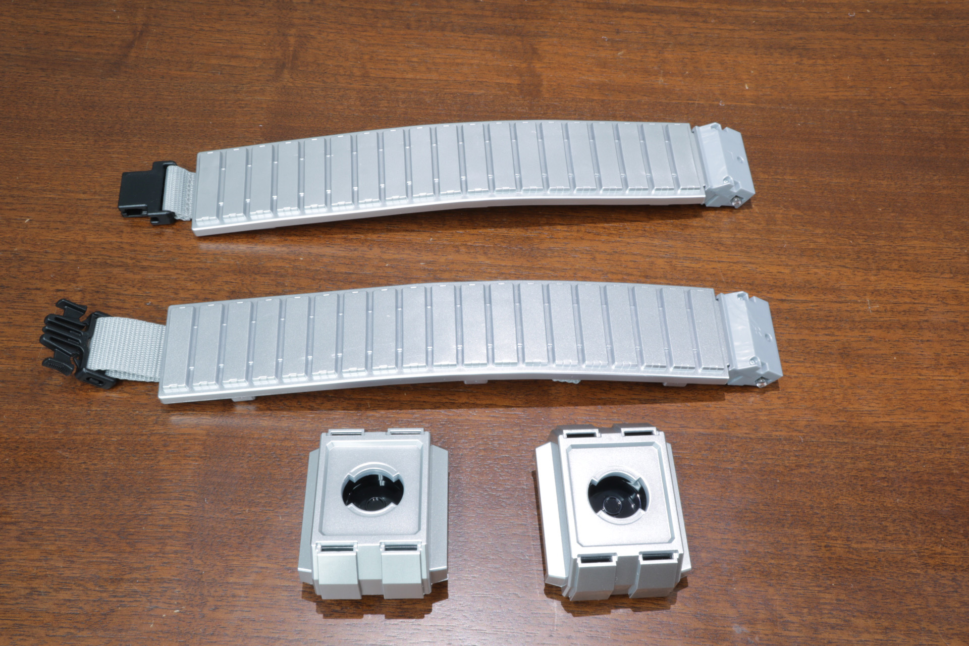 ベルトパーツにアタッチメントパーツを装着