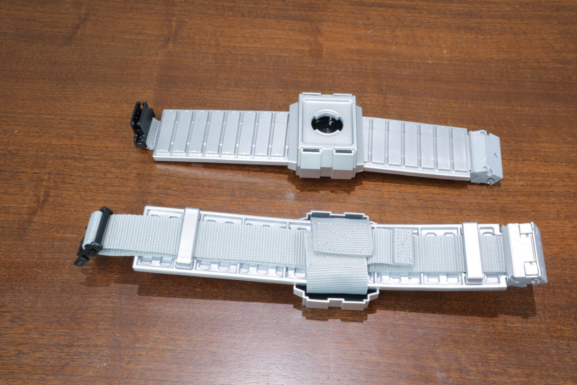 ベルトパーツにアタッチメントパーツを装着