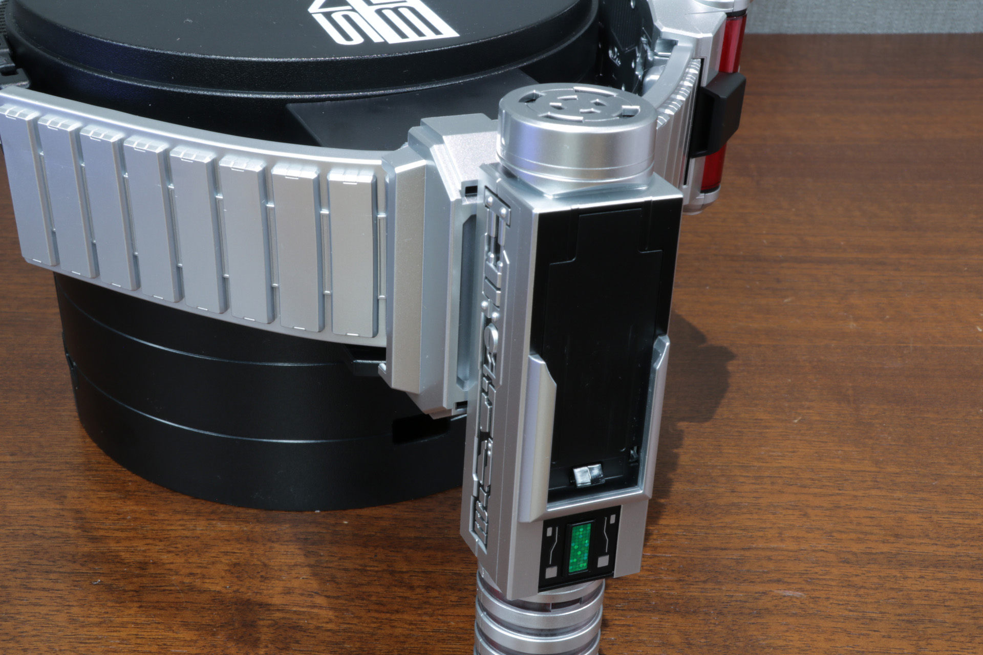 右側には「ファイズポインター」を装着