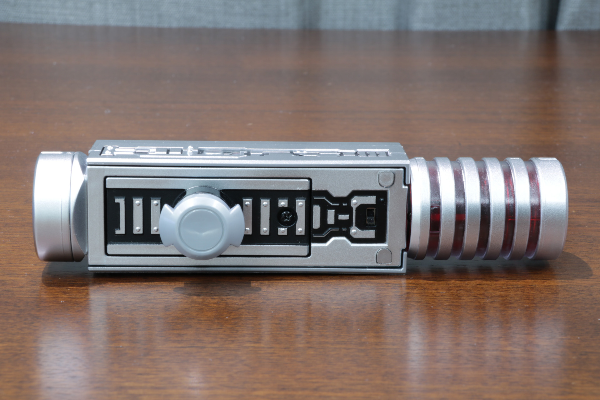 裏面にはファイズドライバーやレッグホルダーへの接続部分がある