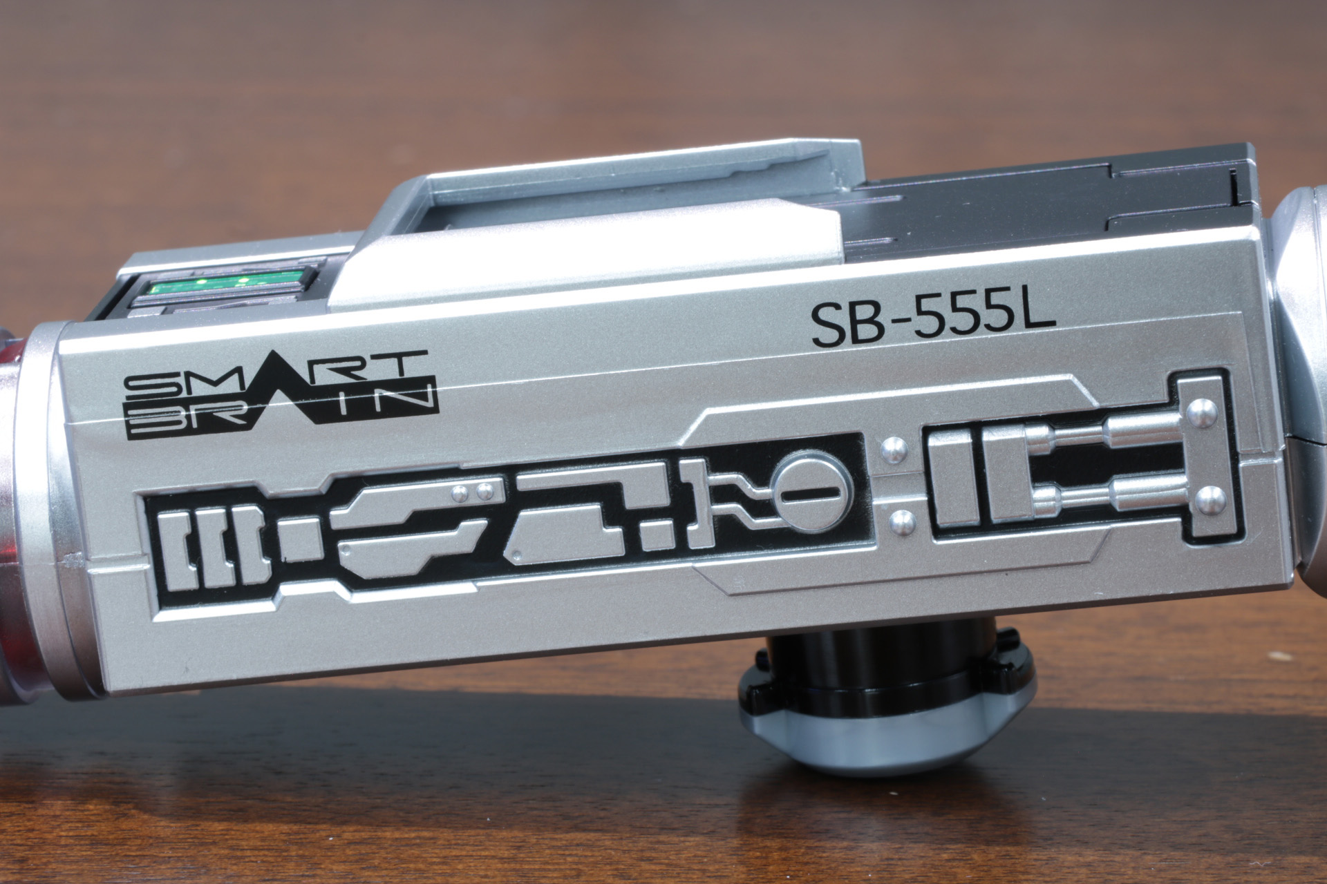 「スマートブレイン」のロゴや型番も記載されている