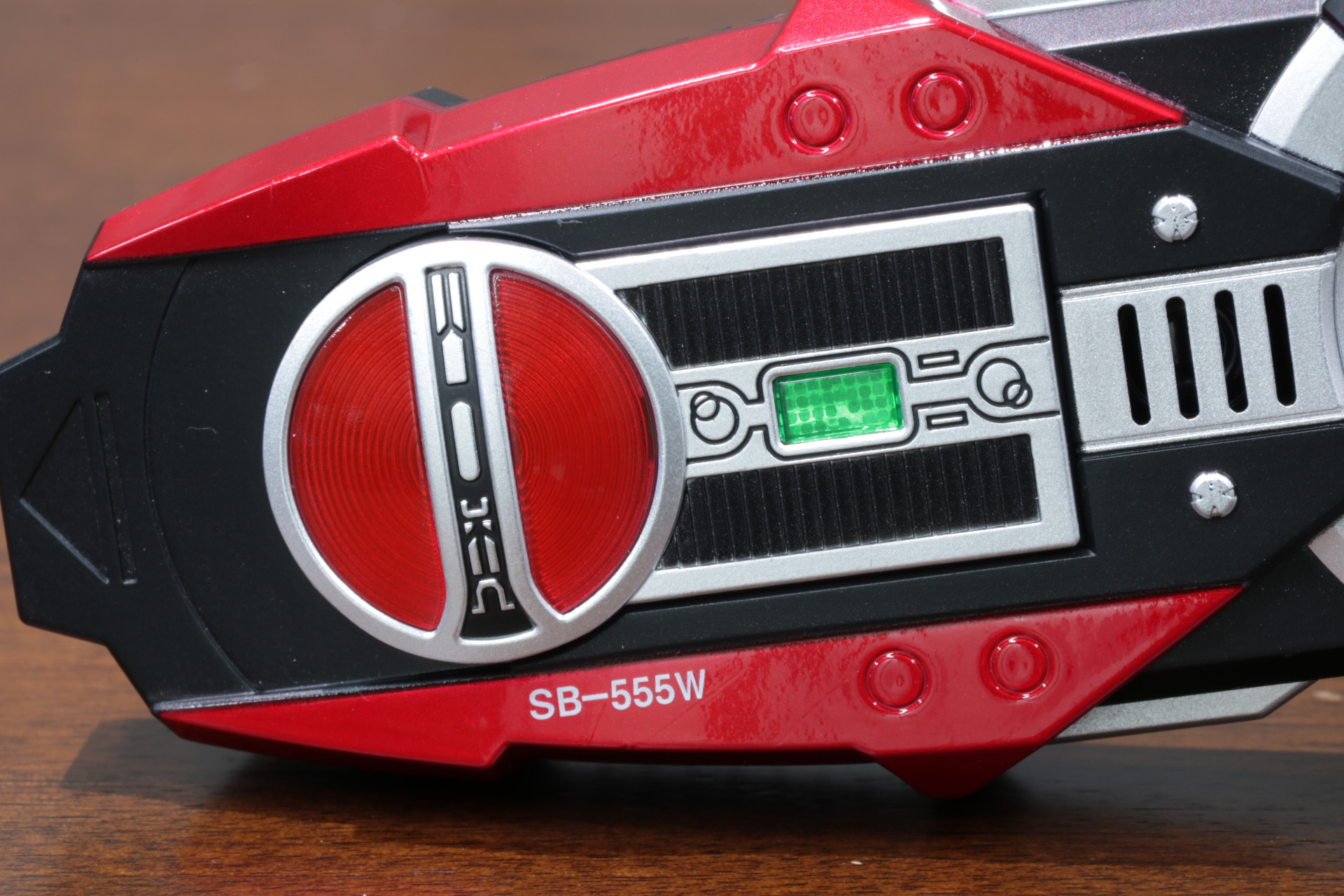 本体スロットには「アクセルメモリー」が装填されている。こちらもダイキャストが使用され、ずっしりとした重みのあるものとなっている