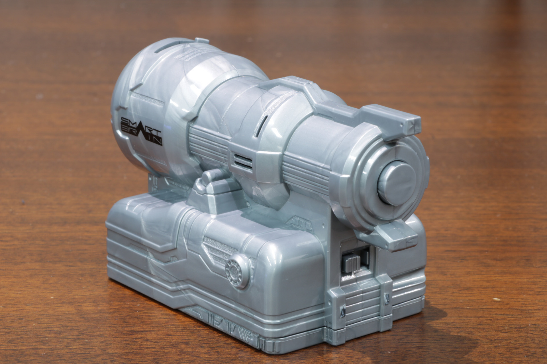 裏面のスイッチで単体での投影も可能