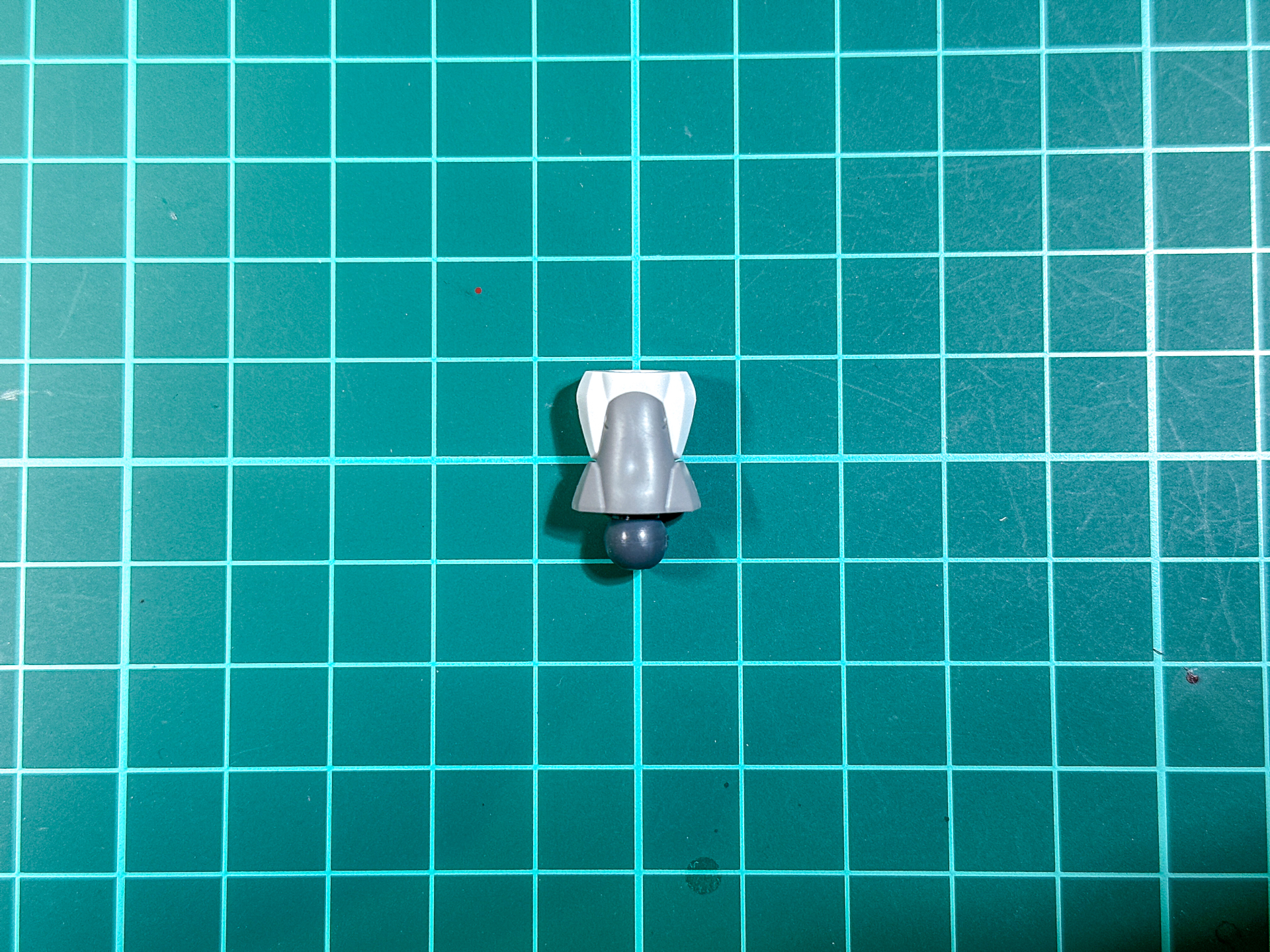 組み立てが完了した腹部。成型色の変更のみとなっています。