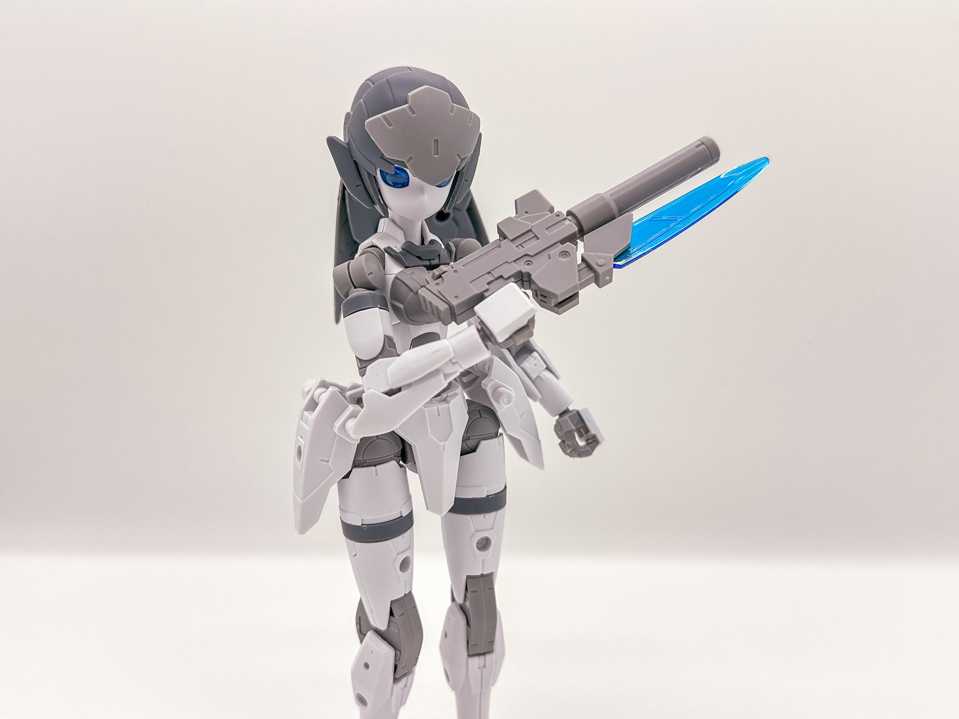 武装とアーマーを装備させてみました。TYPE-A、TYPE-B両方のアーマーが付属するので好きなパーツを選択可能です。