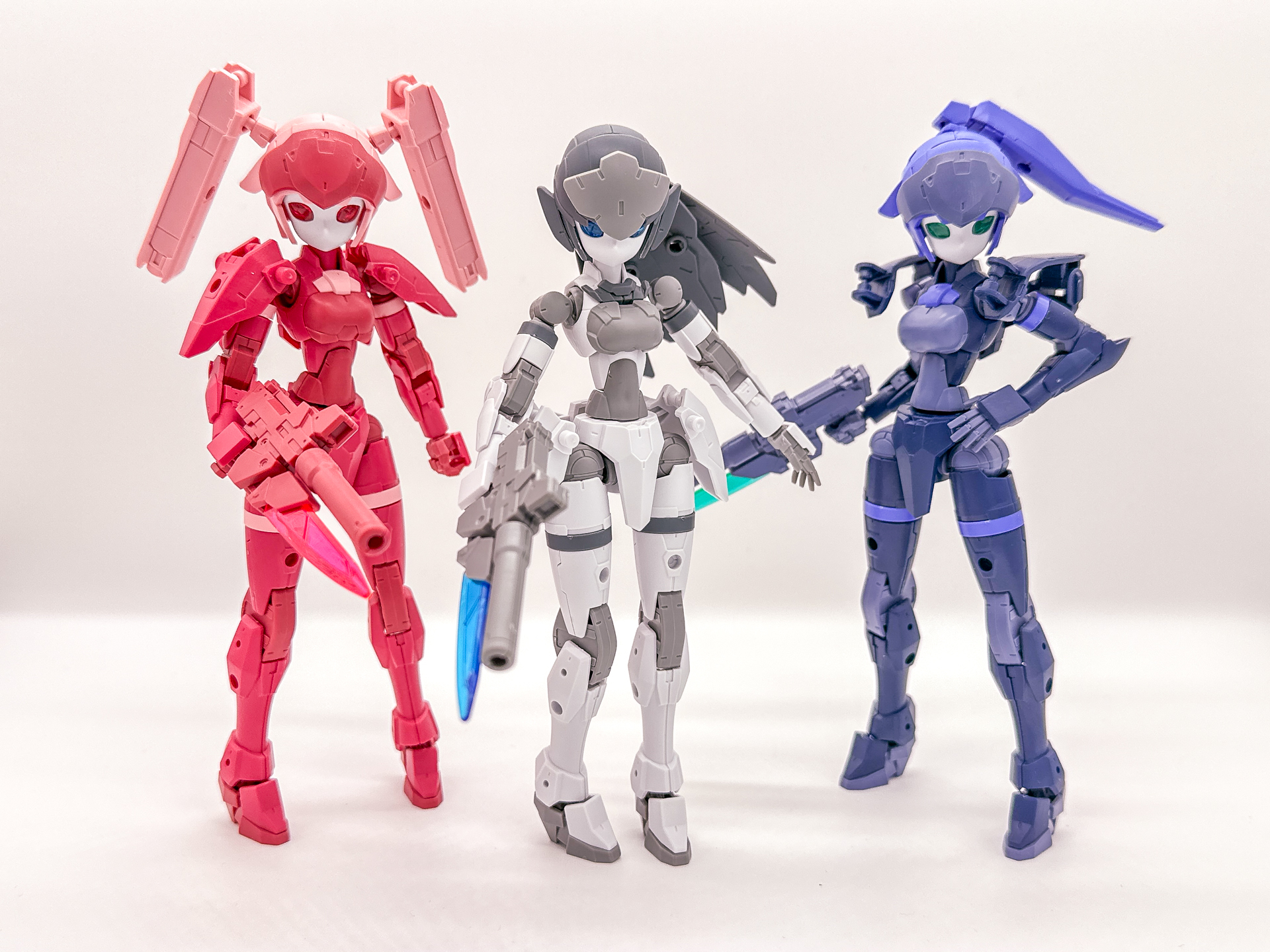 これまでに発売されたアチェルビーたちと並べてみました。それぞれ印象的な形状となっておりコレクション性も高いシリーズとなっています。