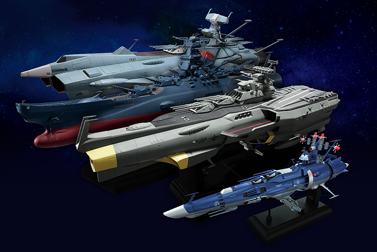 （手前から）パトロール艦、ヒュウガ、ヤマト、アンドロメダの完成モデル。同スケールの完成モデルを並べることで、大きさの違いがひと目で理解できるほか、戦艦「大和」がベースのヤマトと、ガミラス戦後に建造したパトロール艦ら3隻のデザインの違いも明瞭となる