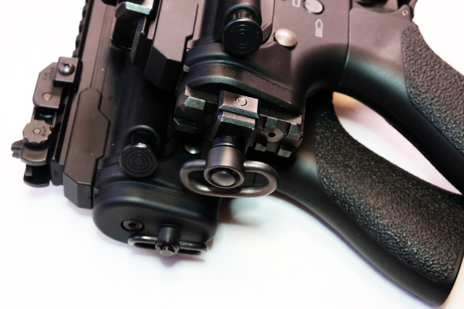 リア部「M4パトリオットHC」（左）と「パトリオットプラス」（右）