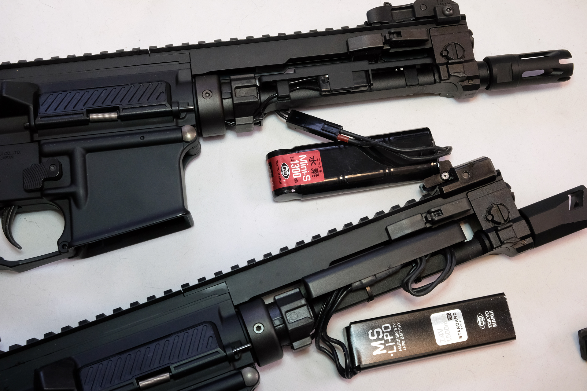 アウターバレルの太さが大きく変わった「M4パトリオットHC」（上）と「パトリオットプラス」（下）