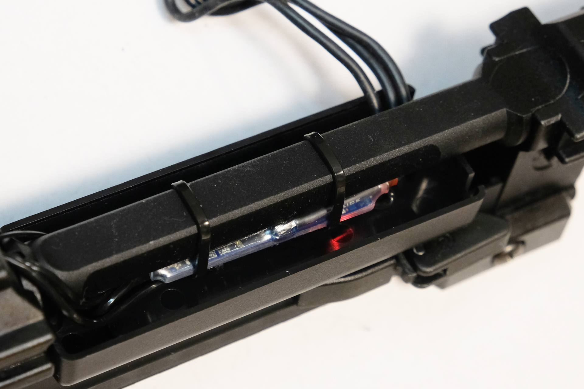 インジケーターランプが赤く点滅・点灯した場合は即座に使用を中止しよう